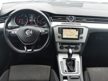 Volkswagen Passat B8 Limousine 1.6 TDI BlueMotion Technology 120KM 2017 VW PASSAT 1.6 TDI Comfortline , Pakiet R-line, Automat, 2x Klucz, Nawigacja, zdjęcie 4
