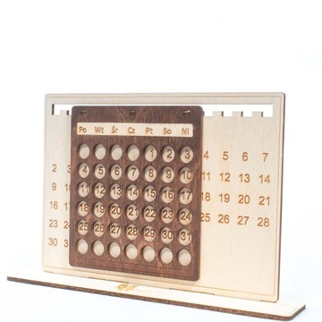Вечный деревянный календарь.