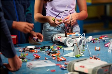 Sphero RVR, модифицированный робот с датчиками для обучения программированию.