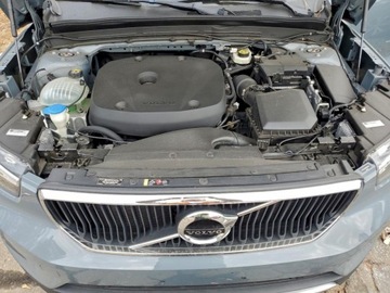Volvo XC40 2021 Volvo XC 40 T4 Momentum 2021 2.0 Benzyna 187KM, zdjęcie 6