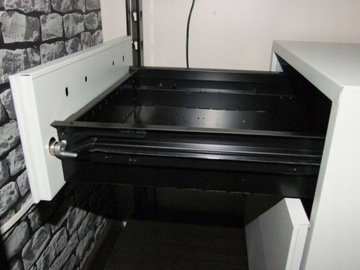 Металлический шкаф - Контейнер Bisley - 3 ящика + ключ