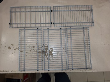 stojak podstawka aluminiowa pod płyty CD/DVD pozioma na 21 płyt.