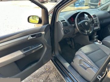 Volkswagen Touran I 2.0 TDI 170KM 2008 Volkswagen Touran 2.0 TDI DPF DSG Trendline 170KM 2008r, zdjęcie 11