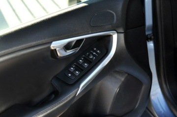 Volvo V40 II Hatchback Facelifting 2.0 D2 120KM 2016 Volvo V40 Iscription LiFT Full Led Digital Skóra, zdjęcie 4