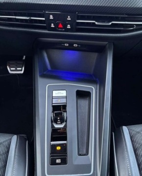 Volkswagen Golf VIII Variant 1.5 eTSI 130KM 2021 Volkswagen Golf 1.5 TSI R-Line 130 KM 2021r Warszawa 1.5 Benzyna, zdjęcie 13