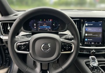 Volvo V60 II  2022 Volvo V60 T6 AWD Plug-In Hybrid Inscription Expression 2.0 Benzyna 350KM, zdjęcie 18