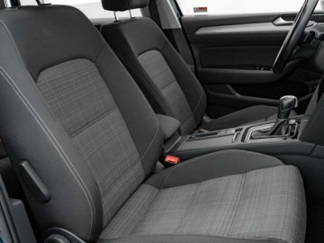 Volkswagen Passat B8 Variant Facelifting 1.5 TSI EVO 150KM 2021 Volkswagen Passat 1.5 TSI Business DSG HAK LED, zdjęcie 30