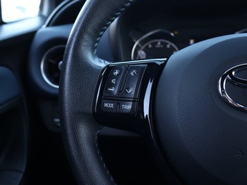 Toyota Yaris III Hatchback 5d Facelifting 2017 1.5 Dual VVT-iE 111KM 2020 Toyota Yaris 1.5 Dual VVT-i, Salon Polska, zdjęcie 15