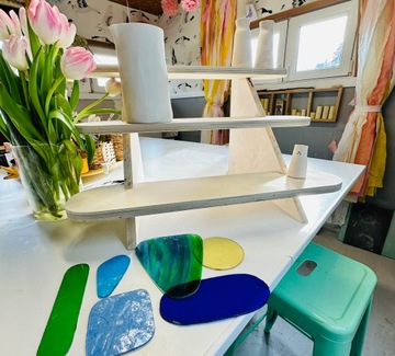 Деревянный стенд для рукоделия