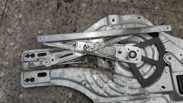 82470-2E010 MECHANIZMUS OKNO LEVÝ PŘEDNÍ HYUNDAI TUCSON