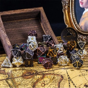 SMOCZY KAPŁAN - OTAR ZESTAW 7 METALOWYCH KOŚCI RPG