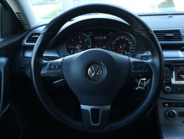 Volkswagen Passat B7 Variant 2.0 TDI CR DPF BlueMotion 140KM 2012 VW Passat 2.0 TDI, Navi, Klima, Klimatronic, zdjęcie 17