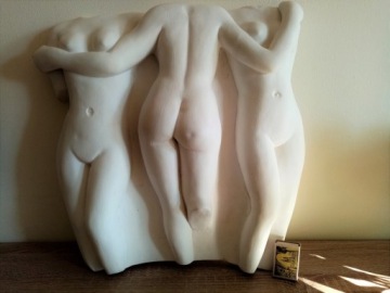 Барельеф Грации