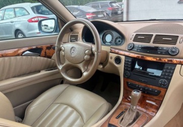 Mercedes Klasa E W211 Sedan W211 3.0 V6 (320 CDI) 224KM 2006 Mercedes-Benz Klasa E Naped na 4 kola 3.0 Diesel 224KM, zdjęcie 11