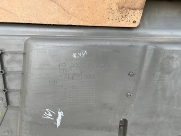 BOCZEK TAPICERKA DRZWI LEWY PRAWY PRZÓD PATROL Y61