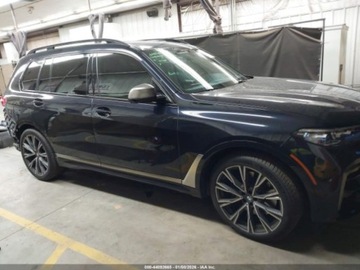 BMW X7 2022 BMW X7 M50i 2022 4.4 Benzyna 523KM, zdjęcie 6