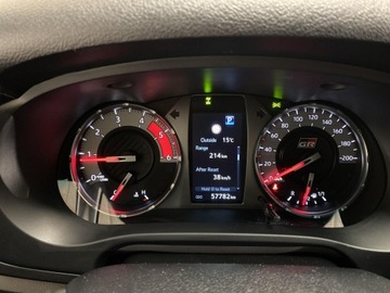 Toyota Hilux VIII Podwójna kabina Facelifting 2.8 D-4D 204KM 2023 Toyota Hilux 2.8 D-4D Double Cab GR Sport 4x4 Toyo, zdjęcie 21