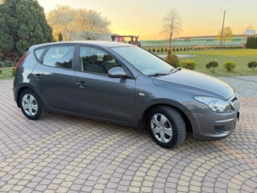 Hyundai i30 I Hatchback 1.4 109KM 2010 Hyundai i30 1.4 109KM Klima Sprawdz 1.4 Benzyna 109KM, zdjęcie 3