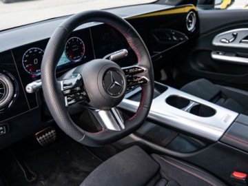 Mercedes CLA C118/X118 2025 MERCEDES-BENZ CLA 200 AMG Line Sedan 1.5 (163KM) 2025, zdjęcie 6