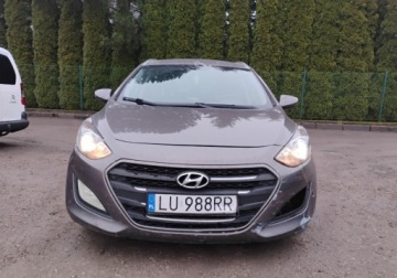 Hyundai i30 II 2015 Hyundai i30 2015r. 1.6 CRDI. Uszkodzony tyl i lekko lewy przod. Jezdzi., zdjęcie 17