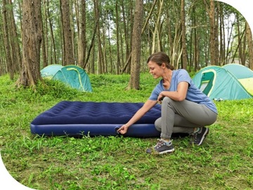 Большой надувной матрас двуспальная кровать с насосом 203x183x22 Bestway 67004