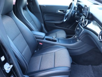 Mercedes CLA C117 Shooting Brake 1.6 200 156KM 2015 Mercedes CLA 200, Automat, Skóra, Xenon, Bi-Xenon, zdjęcie 8