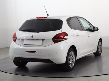 Peugeot 208 I Hatchback 5d Facelifting 1.2 PureTech 82KM 2019 Peugeot 208 1.2 PureTech, Salon Polska, zdjęcie 4
