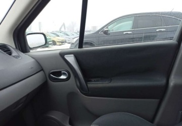 Renault Scenic II 2.0 i 16V 136KM 2004 Renault Scenic Renault Scenic 2.0 Benzyna 135KM, zdjęcie 12