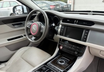 Jaguar XF II Sedan 2.0 i4D 163KM 2017 Jaguar XF Samochod z gwarancja 2.0 Diesel 163KM, zdjęcie 12