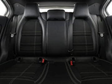 Mercedes Klasa A W176 Hatchback 5d Facelifting 180 d 109KM 2015 Mercedes A 180 A180 CDI Urban Klimatyzacja, zdjęcie 17