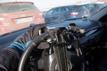 ПРОТИВОУГОННЫЙ АВТОМОБИЛЬНЫЙ ЗАМОК НА РУЛЕ