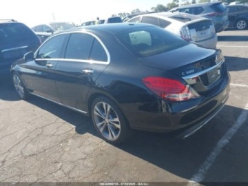 Mercedes Klasa C W205 2017 Mercedes-Benz Klasa C 2017 MERCEDES-BENZ C 300 LUXURYSPORT 2.0 Benzyna, zdjęcie 3