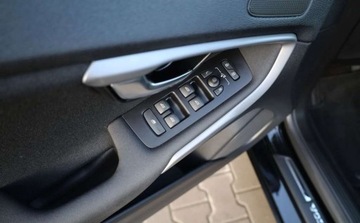 Volvo V40 II 2019 Volvo V40 Volvo V40 T2 Linje Svart 2.0 Benzyna 122KM, zdjęcie 23