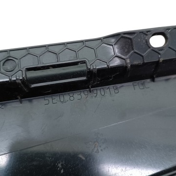 KRYT SLOUPU DVEŘE LEVÝ PŘEDNÍ SKODA OCTAVIA III 5E0839901B