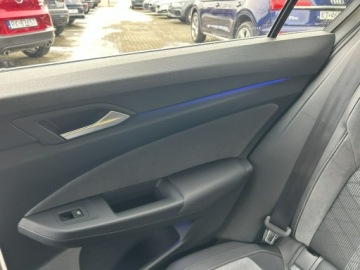 Volkswagen Golf VIII Variant 1.5 eTSI 150KM 2021 Volkswagen Golf 1.5 TSi DSG R-Line, zdjęcie 31