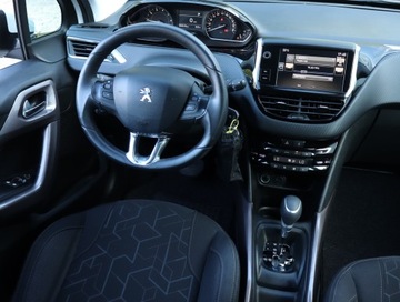 Peugeot 2008 I SUV Facelifting 1.2 PureTech 110KM 2016 Peugeot 2008 1.2 PureTech, Salon Polska, zdjęcie 6