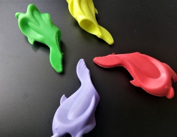 Силиконовый держатель для обучения письму детей дельфинов.