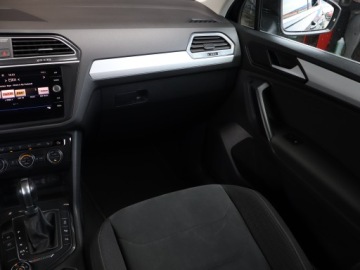 Volkswagen Tiguan II SUV 2.0 TDI 150KM 2018 VW Tiguan 2.0 TDI, 4X4, DSG, Klima, Klimatronic, zdjęcie 7