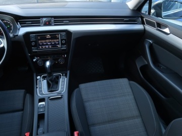 Volkswagen Passat B8 Variant Facelifting 2.0 TDI SCR 150KM 2020 VW Passat 2.0 TDI, Salon Polska, Serwis ASO, zdjęcie 7