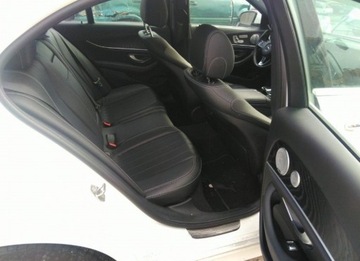 Mercedes Klasa E W213 2017 Mercedes-Benz Klasa E MERCEDES-BENZ E-CLASS E 300, 2017r., 4x4, 2.0L 2.0, zdjęcie 6
