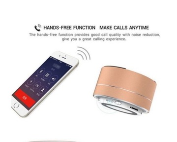 Mini głośnik Bluetooth o szczotkowanej metalowej konstrukcji i różowym odruchu