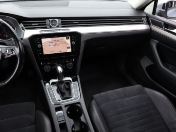 Volkswagen Passat B8 Variant 2.0 TDI BlueMotion SCR 190KM 2017 VW Passat 2.0 TDI, Salon Polska, Serwis ASO, zdjęcie 7