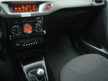 Citroen C3 II Hatchback facelifting 1.2 VTi 82KM 2016 Citroen C3 1.2 PureTech, Klima, Tempomat, zdjęcie 21