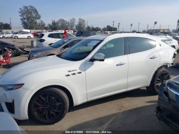 Maserati Levante 2023 Maserati Levante Modena 2023 3.0l 3.0 Benzyna 424KM, zdjęcie 2