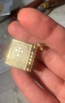 Naszyjnik Biblia Pismo Święte Holy Bible Chrześcijan Nowy i Stary Testament
