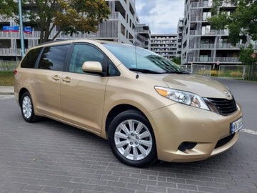 Toyota Sienna III 3.5 V6 266KM 2011