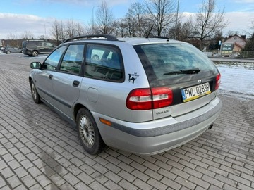 Volvo V40 I 1.8 SDI 122KM 2003 Volvo V40 Benzyna 1.8 - 2003 r, zdjęcie 2