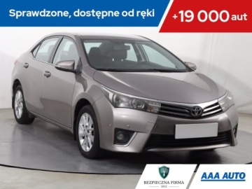 Toyota Corolla X Sedan Facelifting 1.6 Valvematic 132KM 2014 Toyota Corolla 1.6 Valvematic, Salon Polska