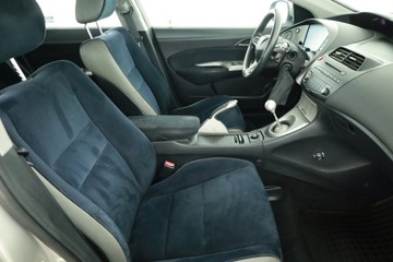 Honda Civic VIII Hatchback 3d 2.2 i-CTDi 140KM 2006 Honda Civic 2.2 i-CTDi, Salon Polska, Klima,ALU, zdjęcie 6