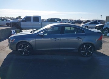 Volvo S60 II Sedan Facelifting 2.0 T6 DRIVE-E 306KM 2016 Volvo S60 2016r., T6 Drive-e R-design Platinum, 2L, od ubezpieczalni 2.0, zdjęcie 3